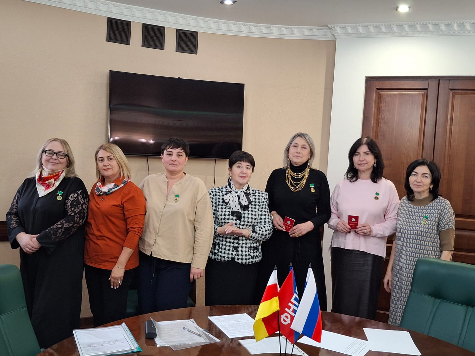 Президиум Северо-Осетинского республиканского комитета Рослеспрофсоюза подвел итоги VIII съезда и наградили активистов Президиум Северо-Осетинского республиканского комитета Рослеспрофсоюза подвел итоги VIII съезда и наградили активистов